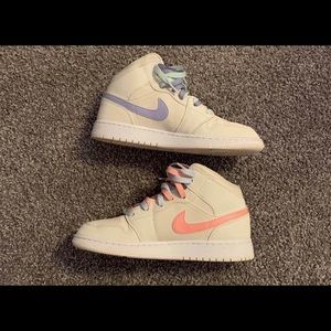 Jordan 1 Mid GG, women’s size 7